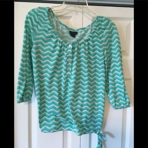 Rue 21 medium green chevron top shirt